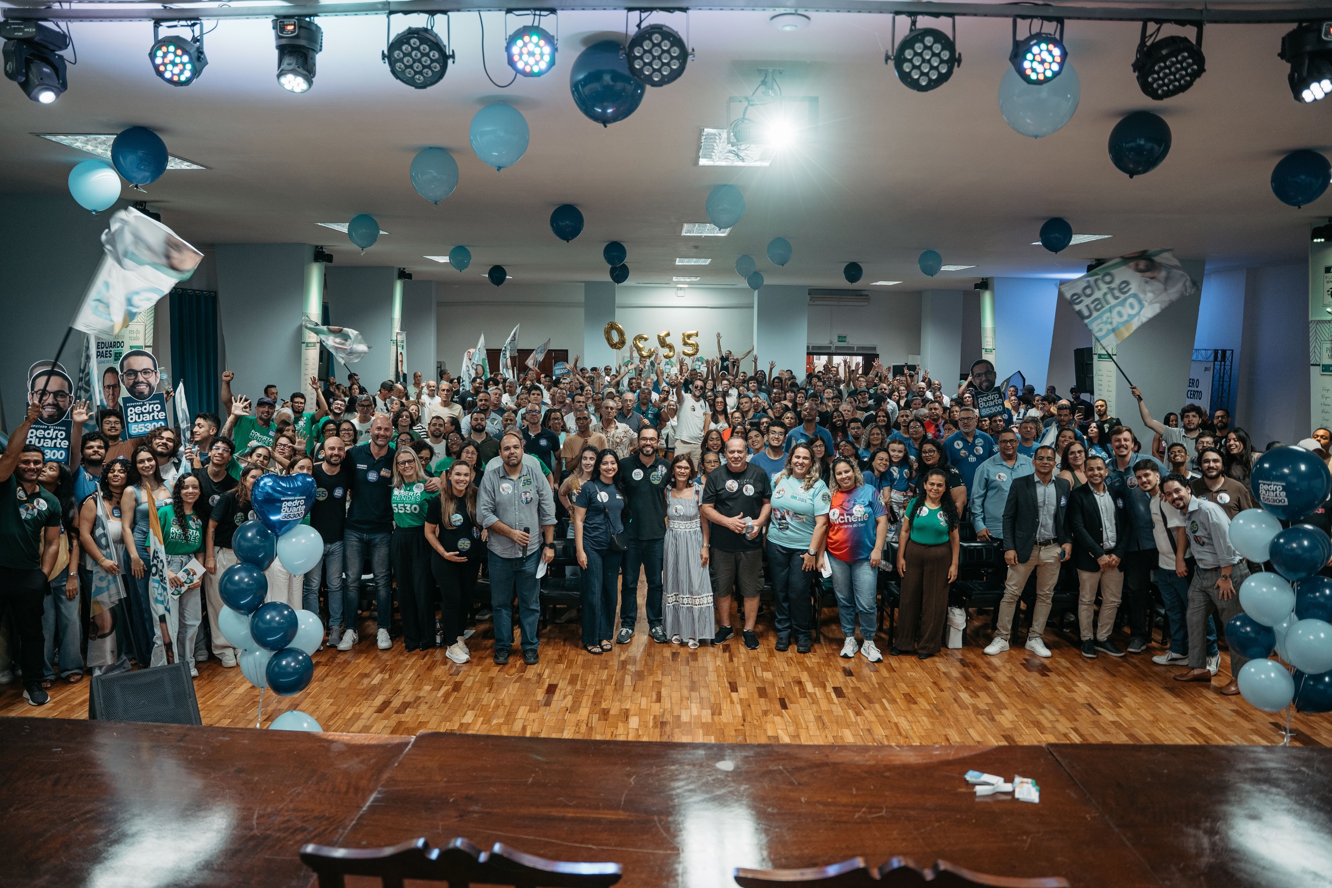 Energia do 55300! O nosso Esquenta da Vitória reuniu centenas de pessoas e foi daqueles momentos que renovam as forças. Teve gente de várias partes do estado, muita gente que veio de longe para estar com a gente, além dos nossos parceiros que disputam uma vaga na Câmara dos Deputados.

Cada abraço, cada conversa e cada demonstração de carinho fizeram desse encontro um retrato da mobilização construída ao longo dessa campanha.

Agora entramos na reta final ainda mais dispostos a seguir nas ruas, ouvindo, conversando e apresentando nossas propostas para o Rio de Janeiro.

Obrigado a todo mundo que esteve presente e a quem vem acompanhando esse trabalho até aqui. Seguimos juntos até o último minuto! 🚀

Pedro Duarte 55300 | Deputado Estadual